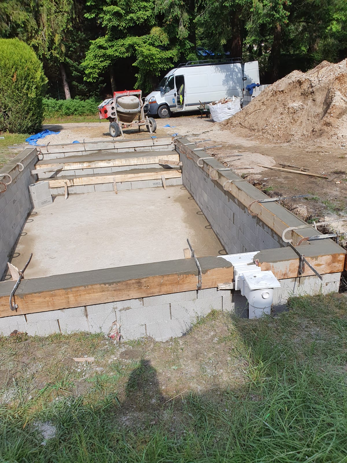 Piscine — fond béton