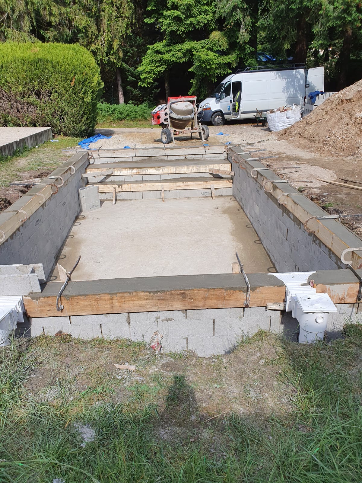 Escalier béton coulé